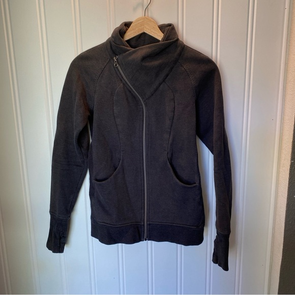lululemon athletica Jackets & Blazers - Lululemon Scuba Jacket Womens Size 4 Asymmetrical Zip Up Gray‎